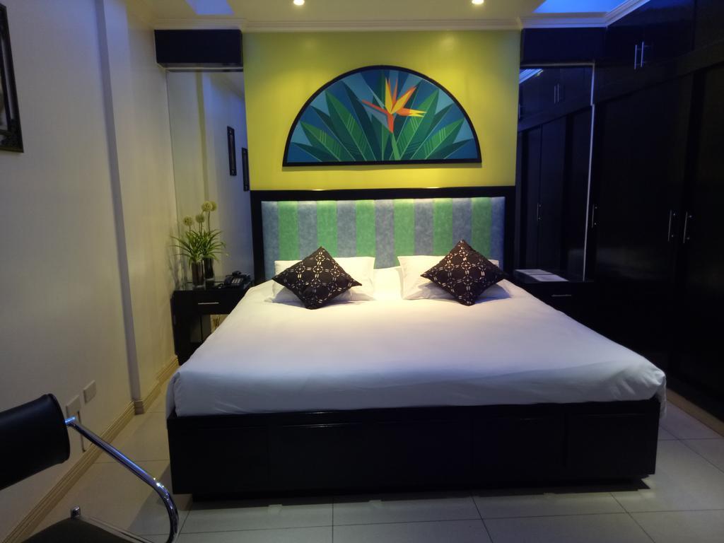 Fields Walking Street Hotel Angeles Exterior foto