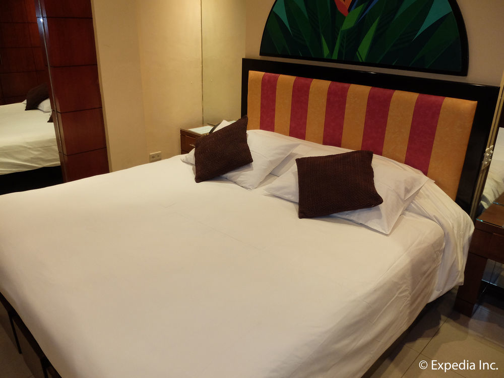Fields Walking Street Hotel Angeles Exterior foto