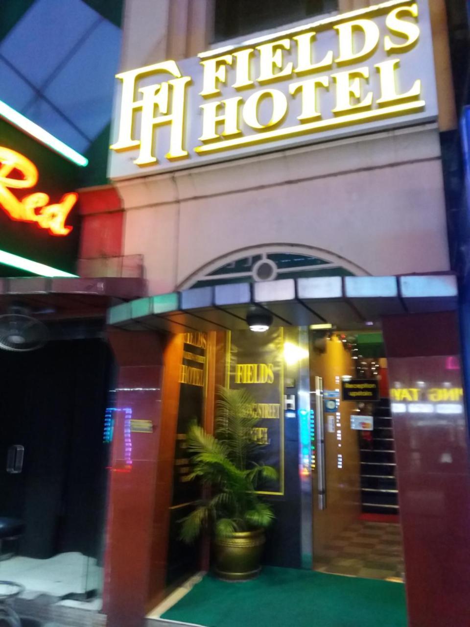 Fields Walking Street Hotel Angeles Exterior foto