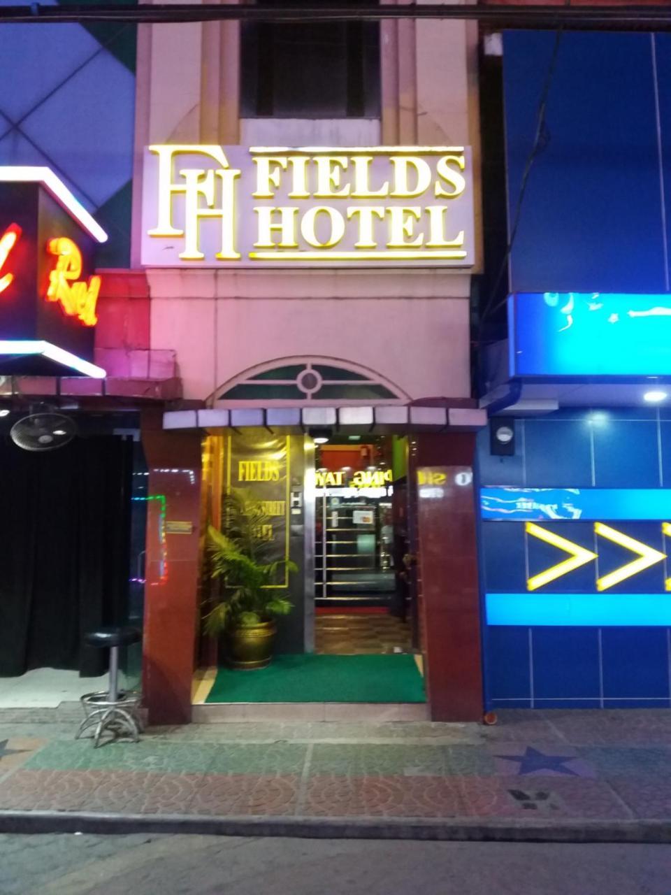 Fields Walking Street Hotel Angeles Exterior foto