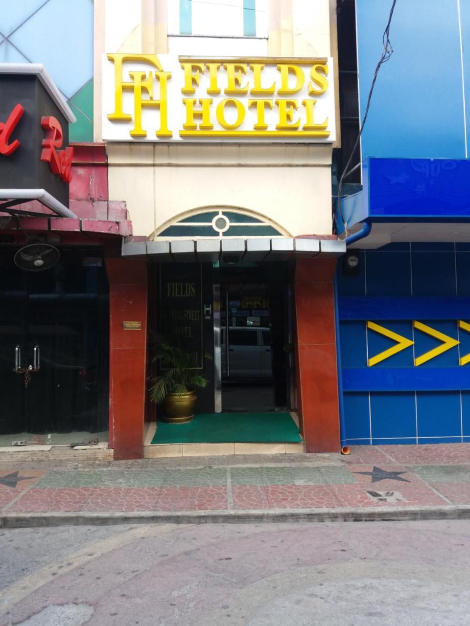 Fields Walking Street Hotel Angeles Exterior foto