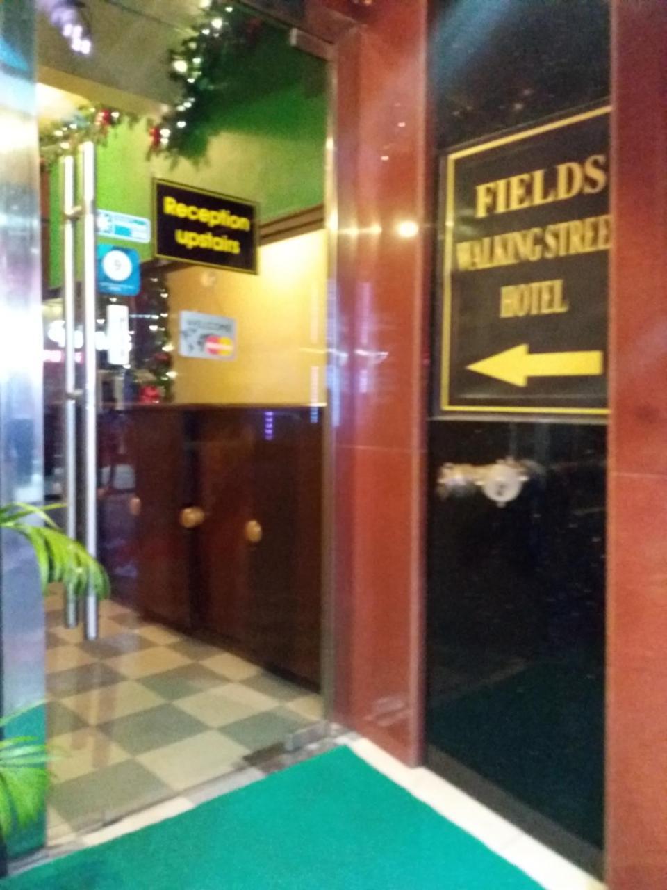 Fields Walking Street Hotel Angeles Exterior foto